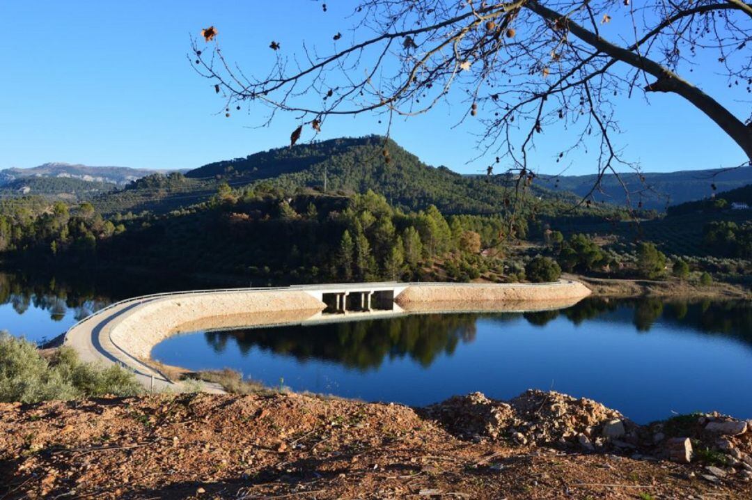 Tras muchos dimes y diretes, parece que las conducciones no llegarán a la Presa de Siles