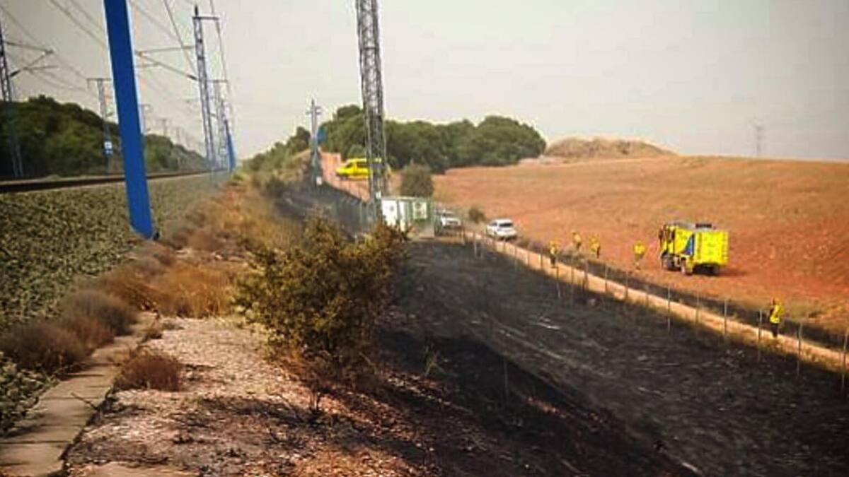 Un incendio en Yebes ha obligado a cortar la linea del AVE Madrid-Barcelona