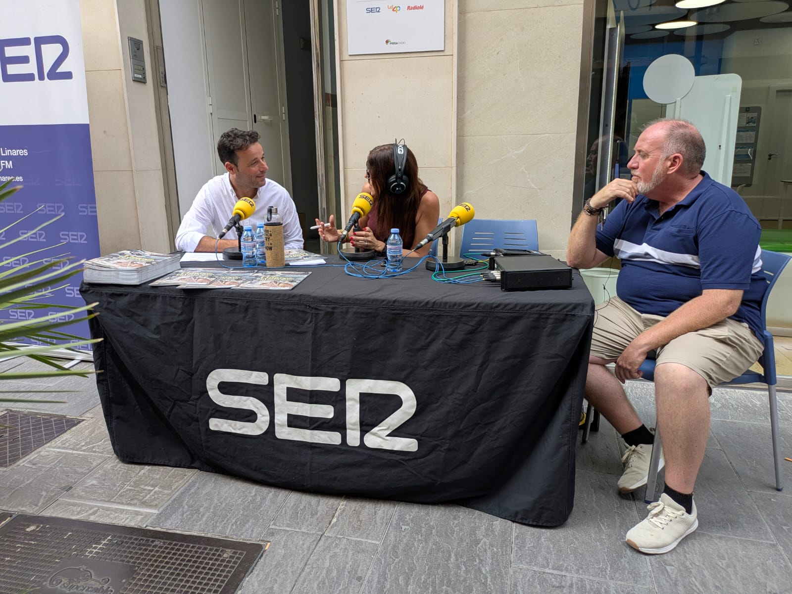 Javier Perales en la presentación de la Revista de Feria 2025 de Radio Linares