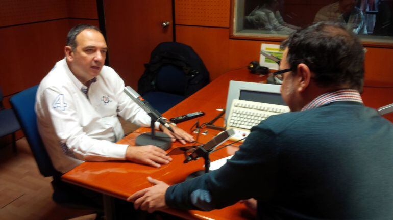 El entrenador Andreu Casadevall visitó los estudios de Radio Zaragoza