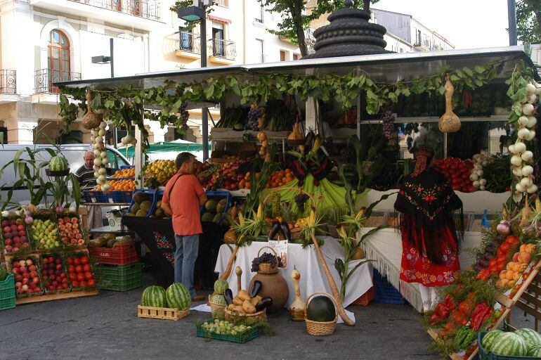 El Martes Mayor acoge un mercado Franco con productos artesanales y de la tierra.