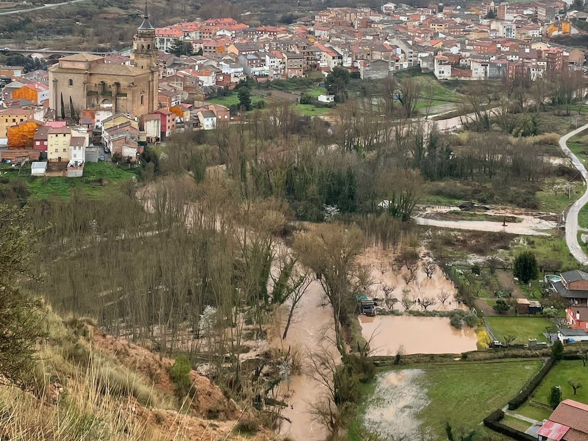 El derrumbe de una bodega en Murillo obliga a desalojar a tres personas de una vivienda contigua