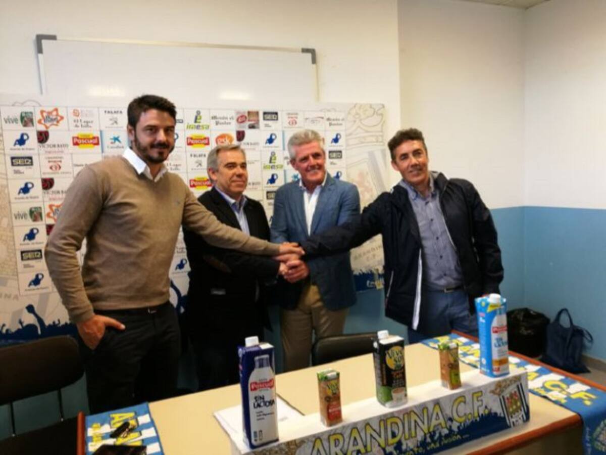 Marcet imparte una charla para seguir formando en valores a la cantera blanquiazul