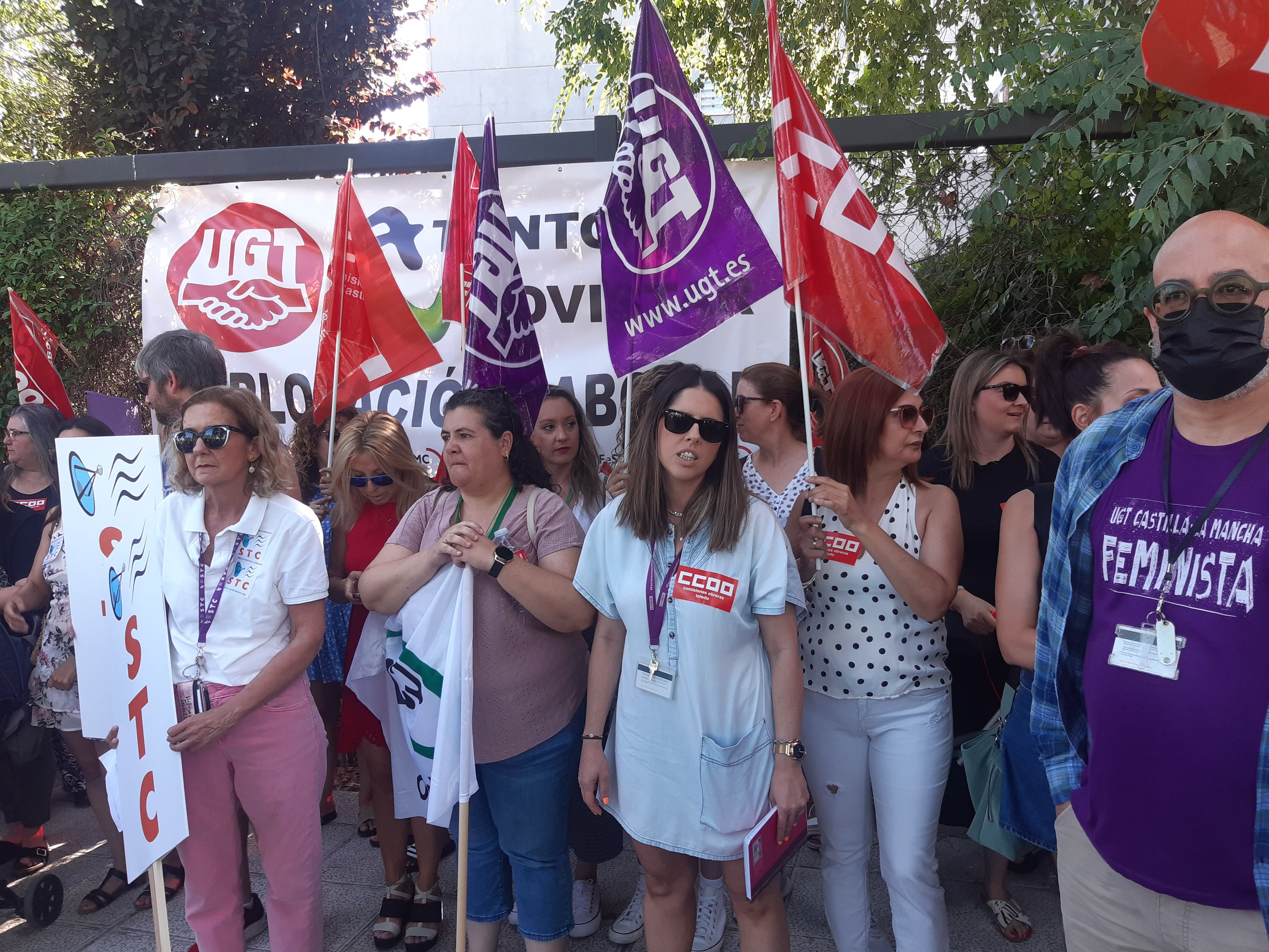 Trabajadores de Atento Toledo en la jornada de huelga