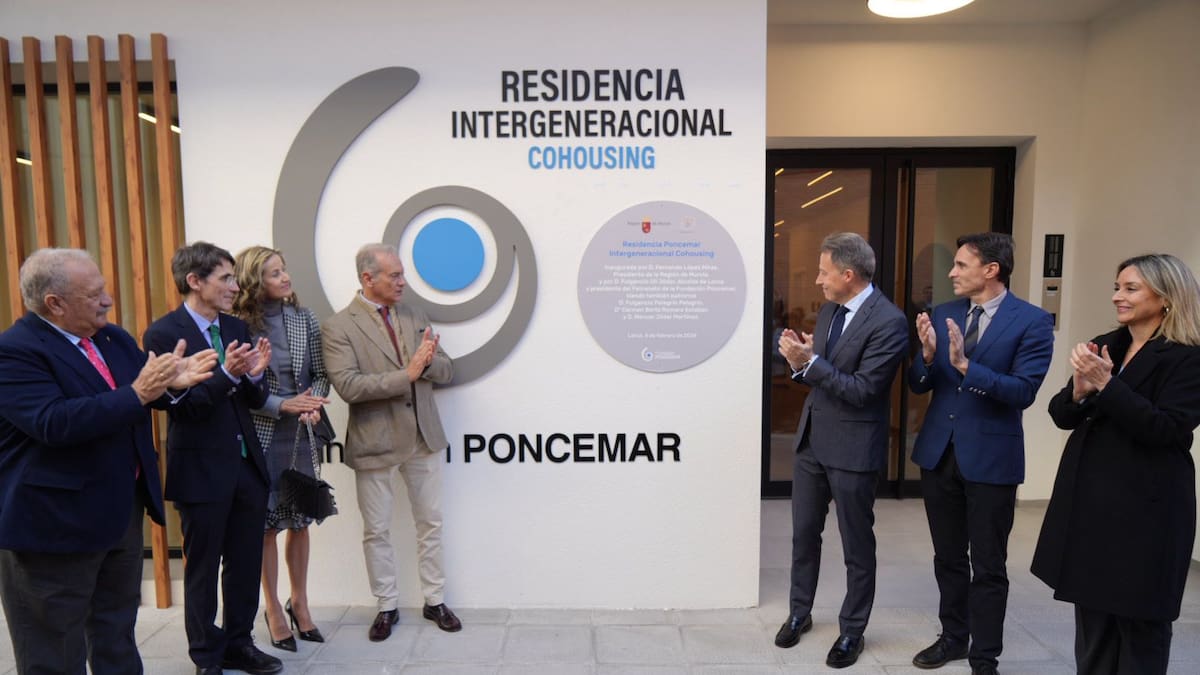 Inauguran la primera residencia intergeneracional de nuestro país en Lorca