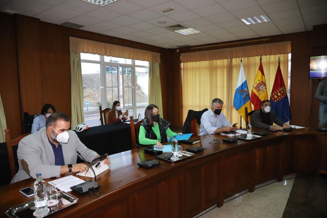 Consejeros del Grupo Nacionalista en el Cabildo de Lanzarote durante el pleno del pasado 23 de diciembre.