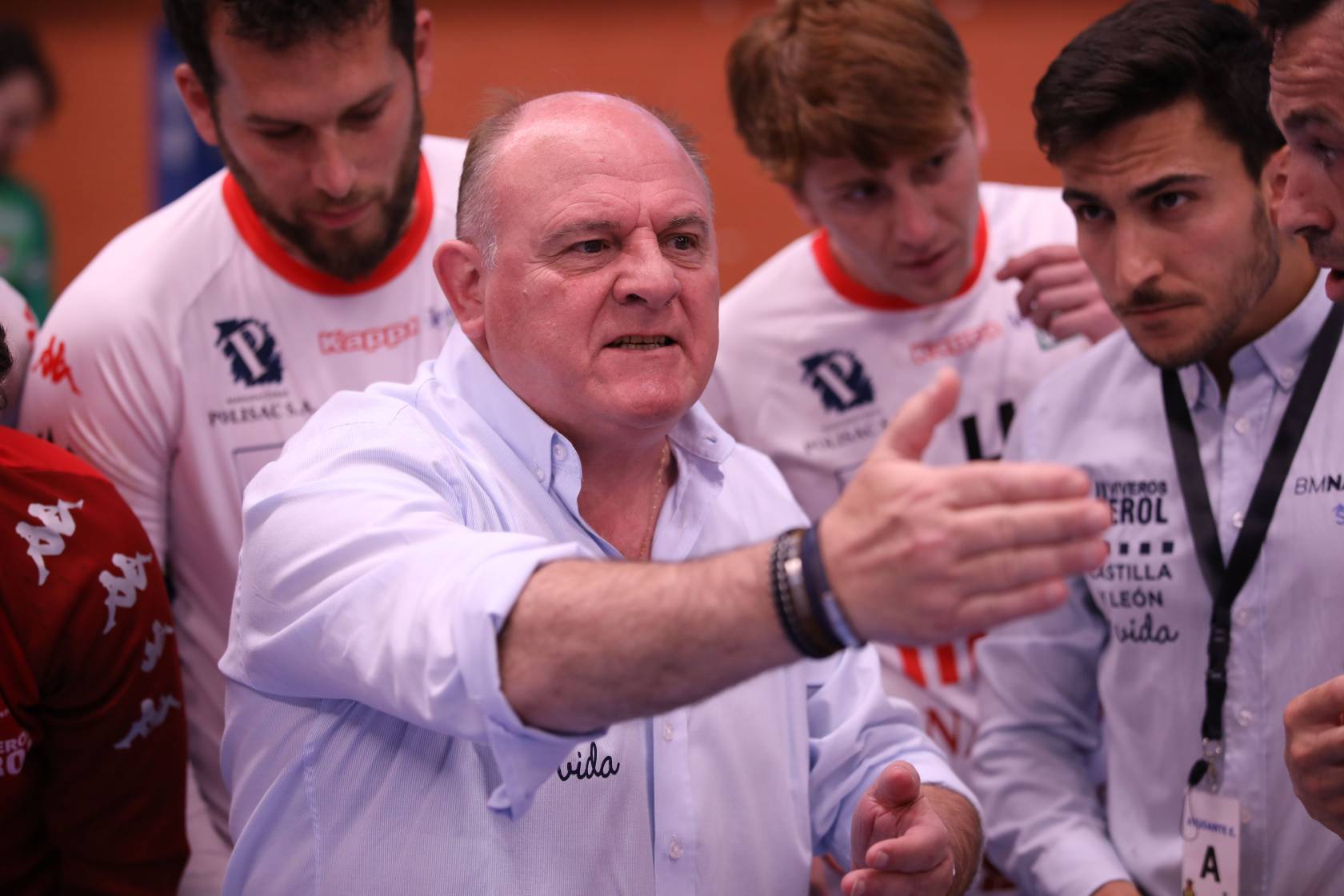 Balonmano Nava cea 31-26 en Benidorm y se jugará la permanencia en la última jornada. Fotografía : Edwin Van t Hek