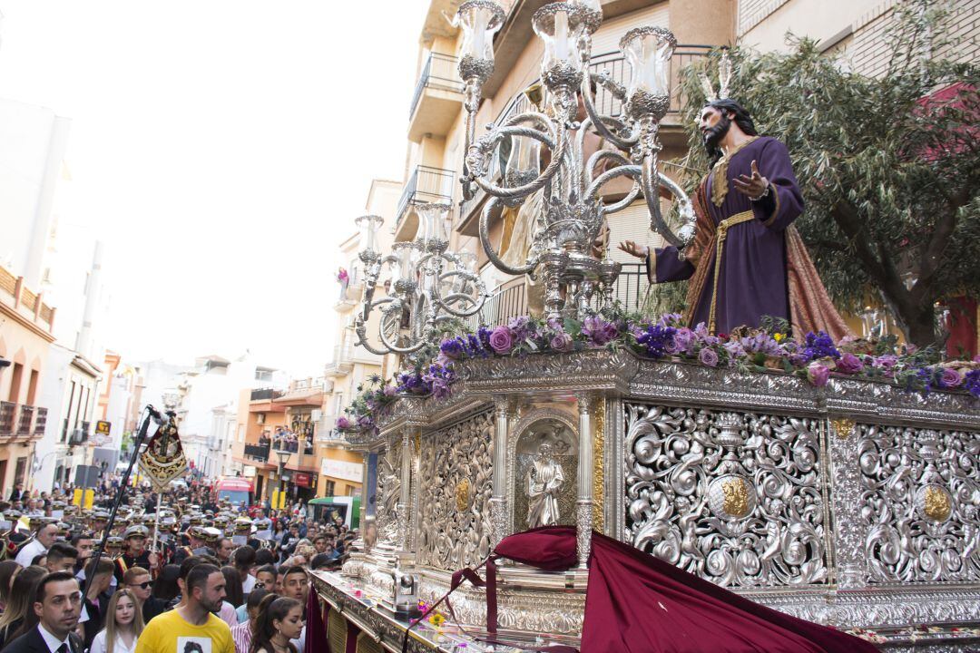 El Señor de la Humildad en su salida desde la calle Cañas