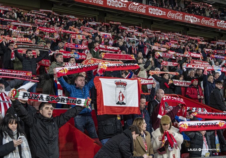 Imagen de la grada de El Molinón en la previa del Sporting - Elche.