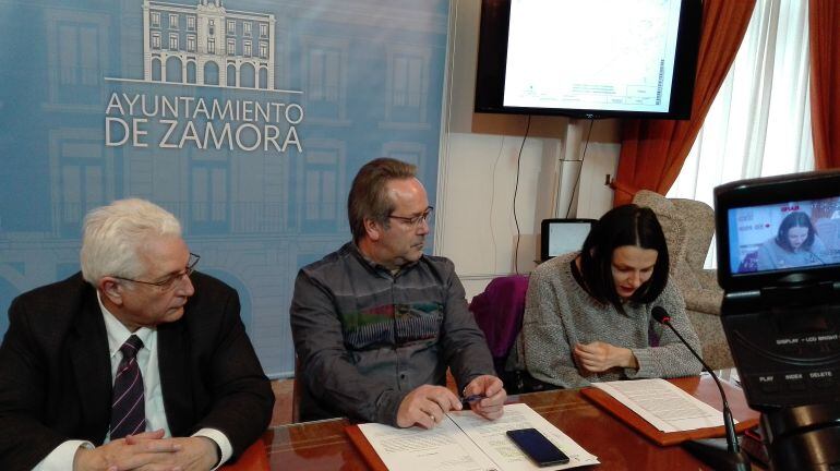 José Carlos Calzada, Francisco Guarido y Maria Eugenia Cabezas en la rueda de prensa posterior a la Junta Local de Gobierno