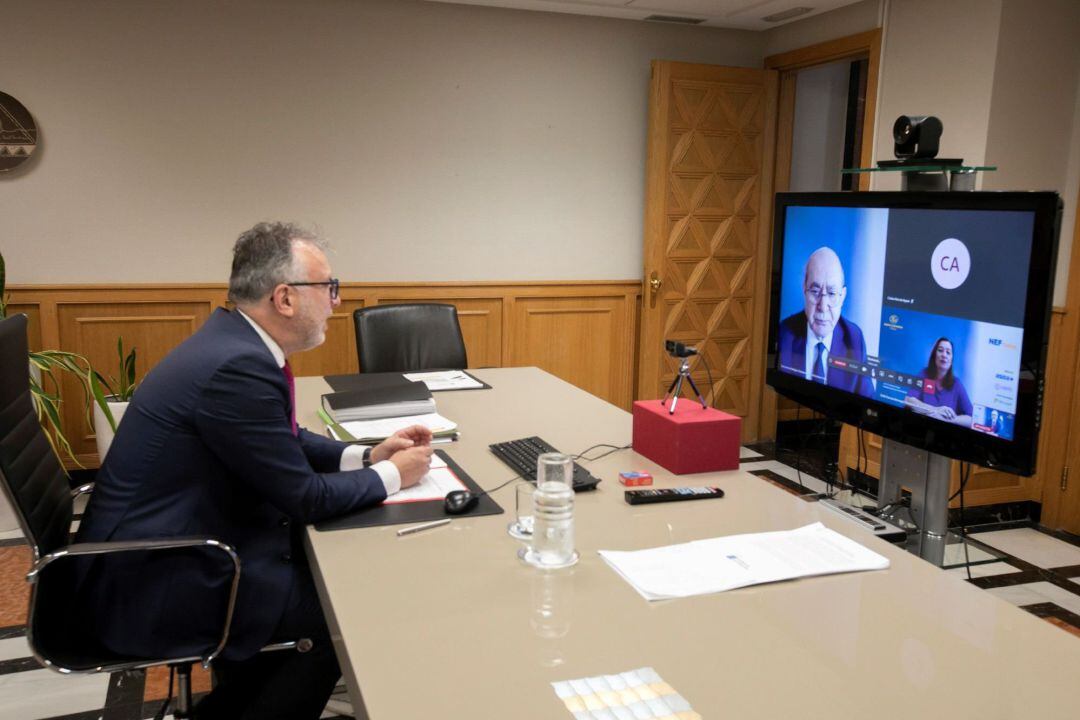 Los presidentes de Canarias y Baleares, Ángel Víctor Torres y Francina Armengol, debaten por videoconferencia en los encuentros de Nueva Economía Forum sobre cómo afrontar el regreso de la actividad turística tras la pandemia de Covid-19
