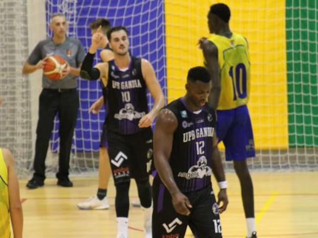 Troy McIndoe durante un partido de la primera fase