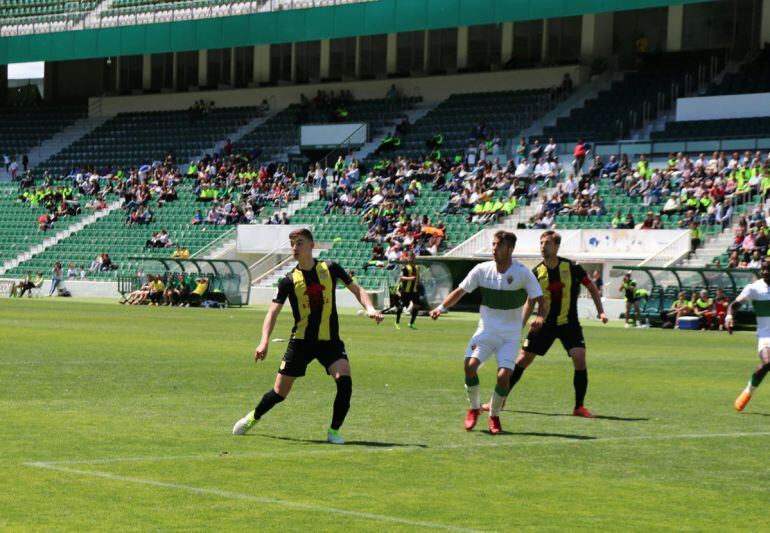 Muchos aficionados acudieron al Martínez Valero para ver el Ilicitano-Roda