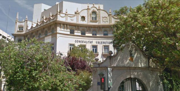 Edificio de la antigua clínica de la Cigüeña, que alberga en la actualdiad la Consellera de Transparencia