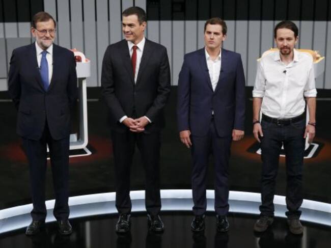 (L-R) People's Party (PP) leader Mariano Rajoy, Spain's Socialist party (PSOE) leader Pedro Sanchez, Ciudadanos leader Albert Rivera and Podemos (We Can) leader Pablo Iglesias, pose at the start of a televised debate between the leaders of Spain's four ma