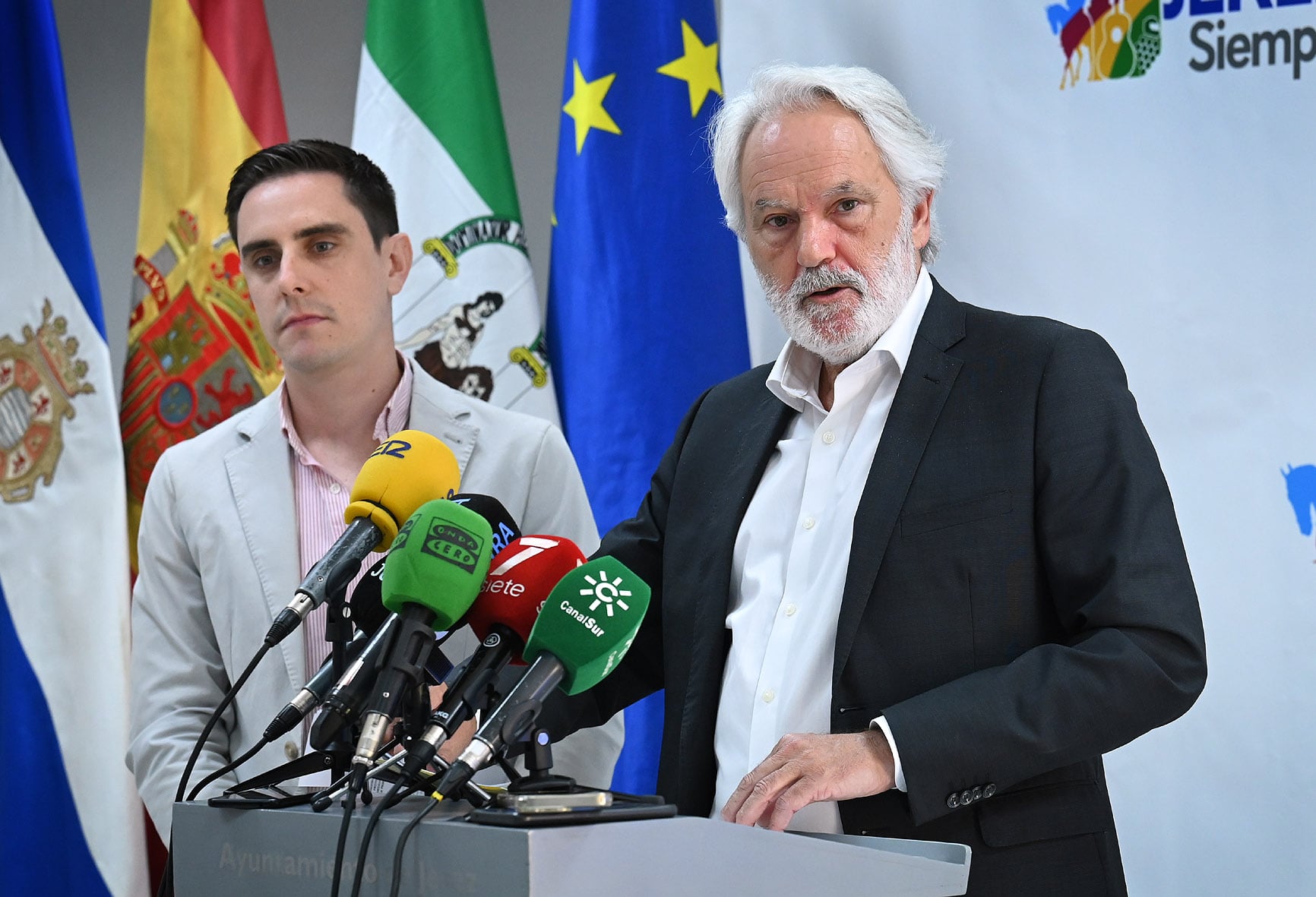 Los tenientes de alcaldesa, Jaime Espinar y Agustín Muñoz, han comparecido hoy ante los medios