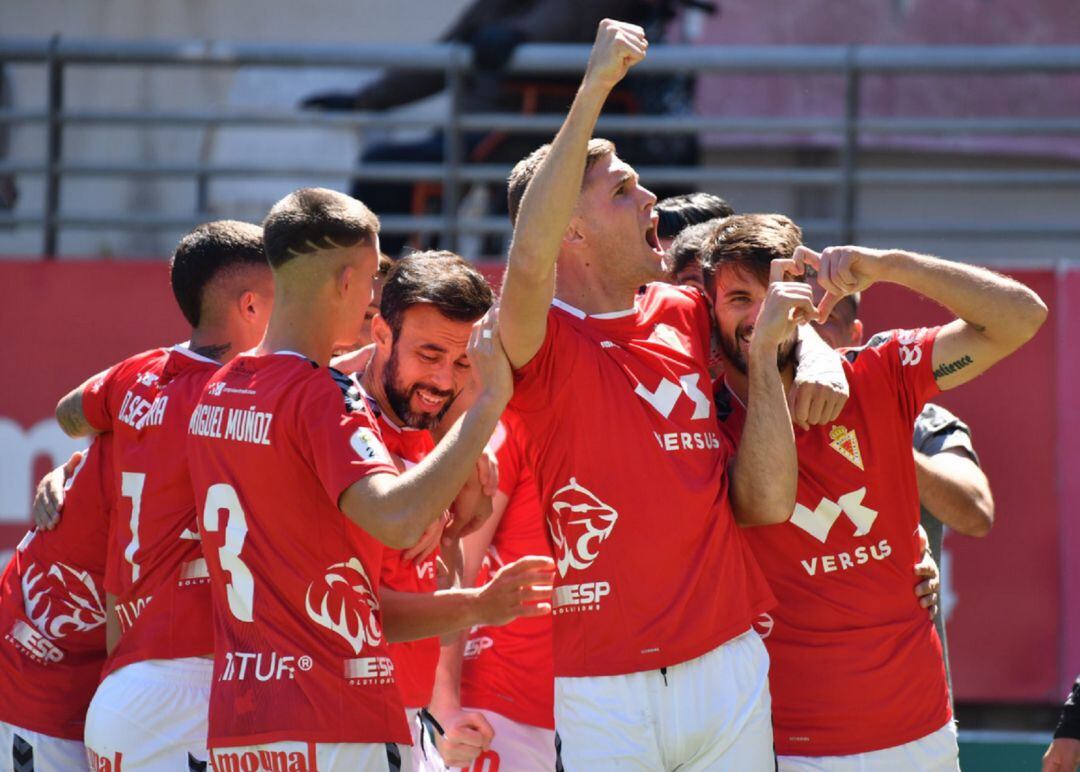 La plantilla celebra un gol ante El Ejido