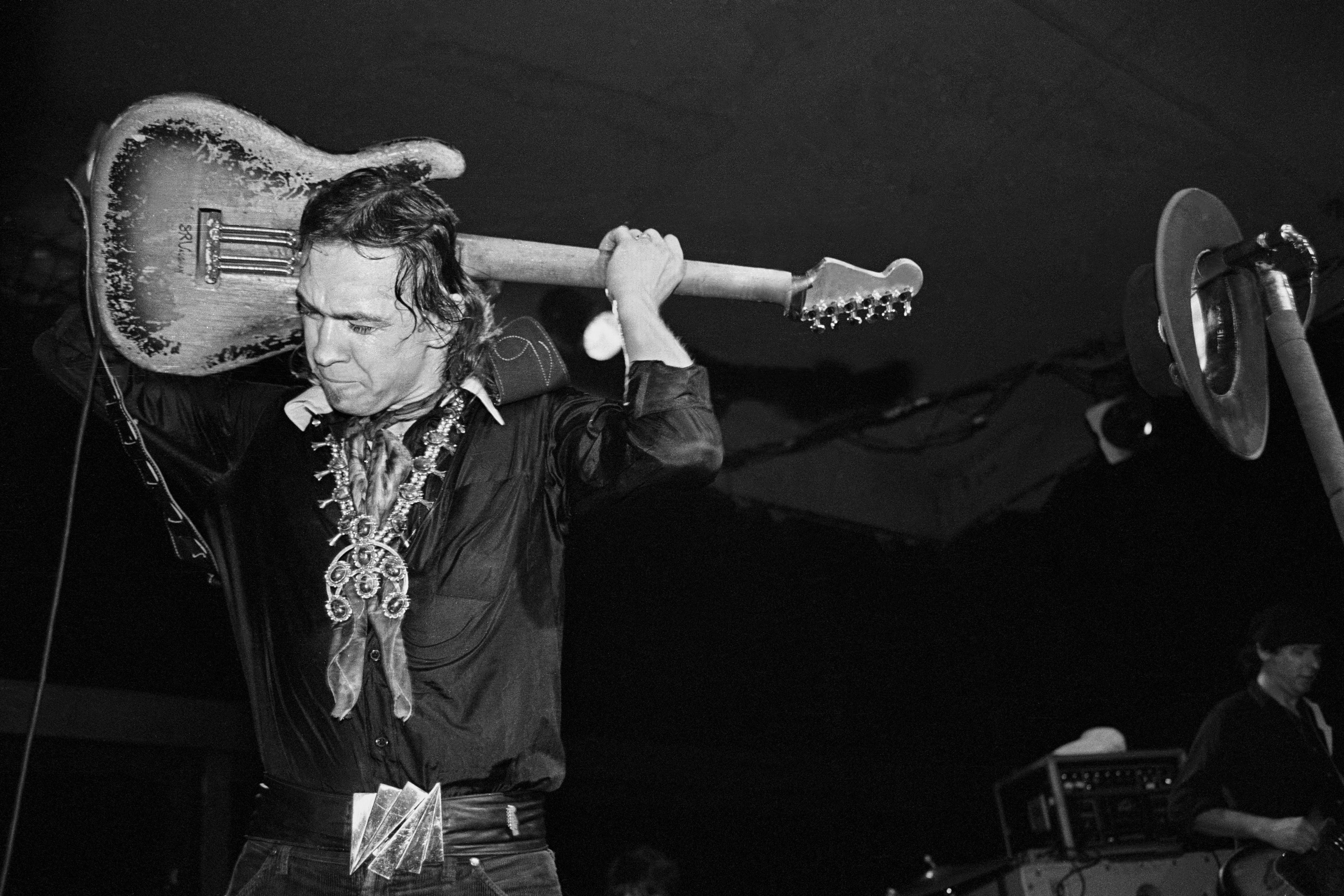 Stevie Ray Vaughan durante un concierto en Berkeley  en agosto de 1983