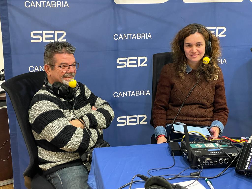 Marcos Pérez, junto a los periodistas de la Cadena SER, María Gutiérrez y Santiago Redondo.