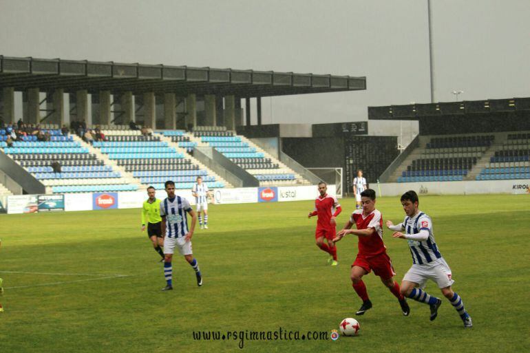 Lance del duelo entre Gimnástica y Barreda