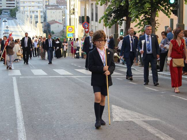 Martín Bellver Sevila, Sant Jordiet 2025, con la bandera de la cruz, durante la procesión del Corpus