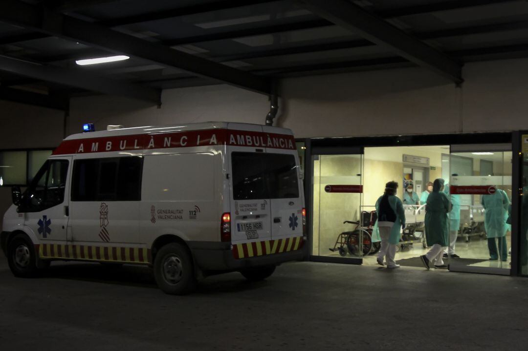 Entrada de un hospital en la ciudad de València durante el mes de marzo, en plena primera ola del coronavirus. 
