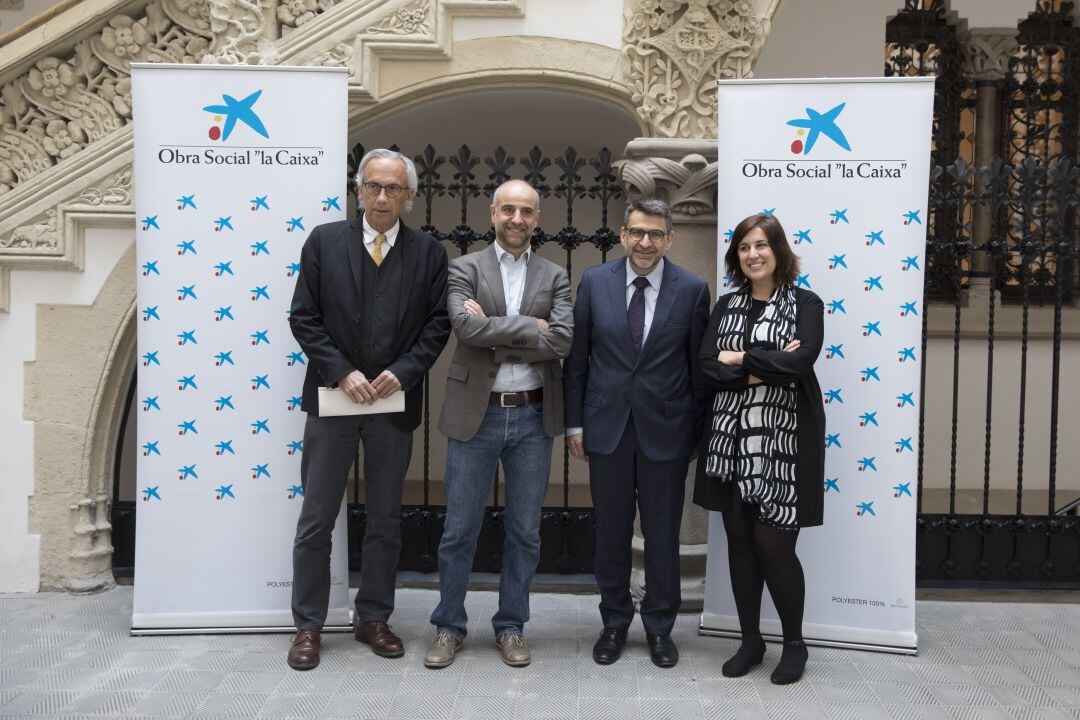 Equip implicat des de l’Institut de Recerca de la Sida IrsiCaixa. D’esquerra a dreta: Bonaventura Clotet, director d'IrsiCaixa; Javier Martínez-Picado, investigador ICREA a IrsiCaixa, co-líder del consorci IciStem i co-autor de l'estudi; Àngel Font, director corporatiu de Recerca i Estratègia de la Fundació Bancària “la Caixa”; i Maria Salgado, investigadora d'IrsiCaixa i co-autora de l'estudi