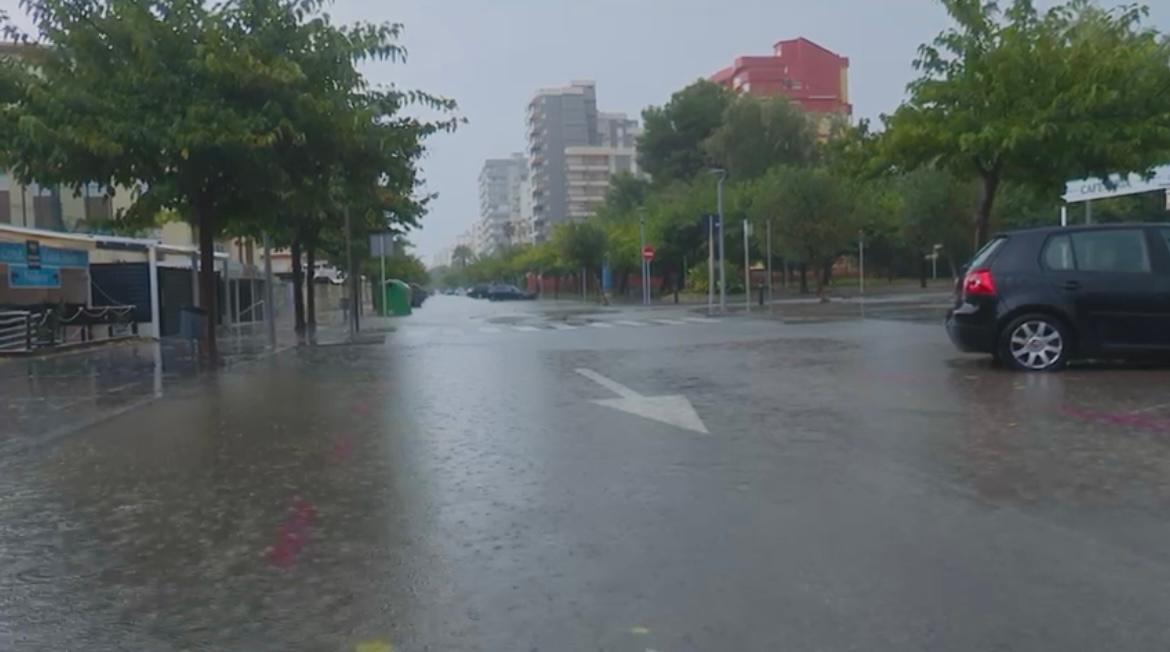 "Alice" deja picos de 150 litros por metro cuadrado en Gandia y se mantiene la alerta naranja