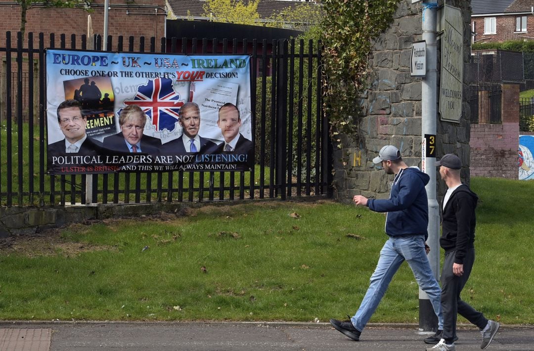 Las dificultades del brexit para el mercado interior británico han ahondado las tensiones sociales y políticas en Irlanda del Norte