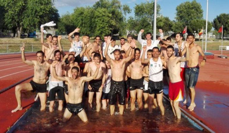 Imagen del equipo tras conseguir el ascenso a División de Honor