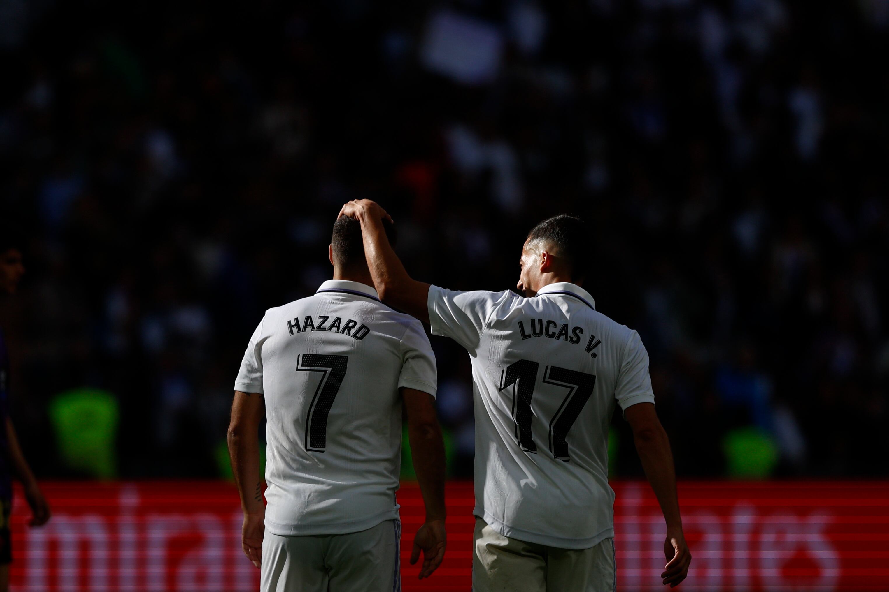 Hazard y Lucas Vázquez celebrando un gol durante el Real Madrid-Valladolid