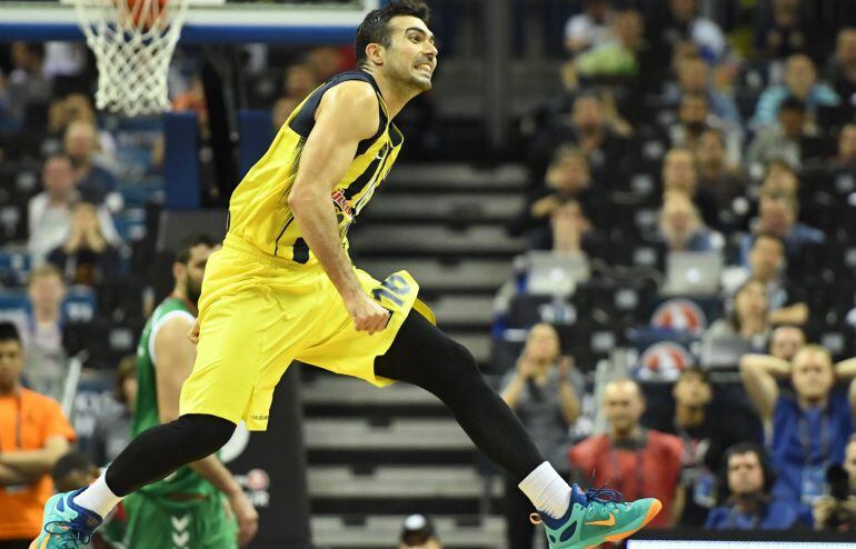 Sloukas celebra el empate en la prórroga de Fenerbahce