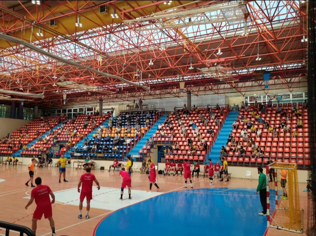Bada Huesca visita la complicada pista de Bidasoa en Irún