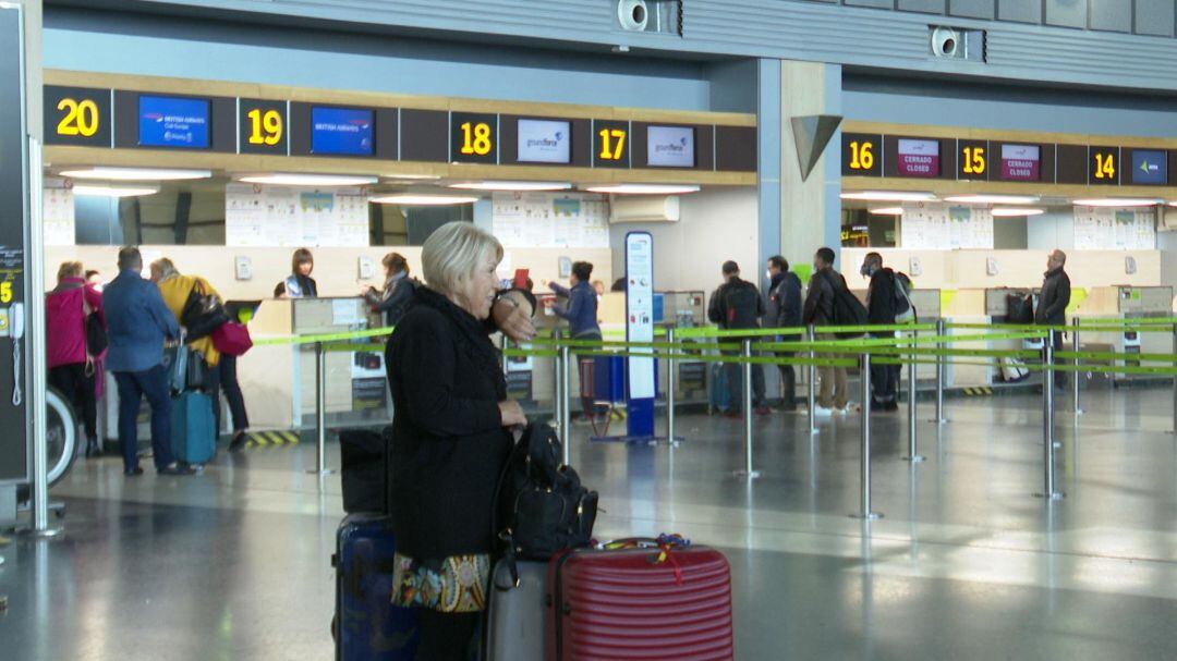 Pasajeros en un aeropuerto