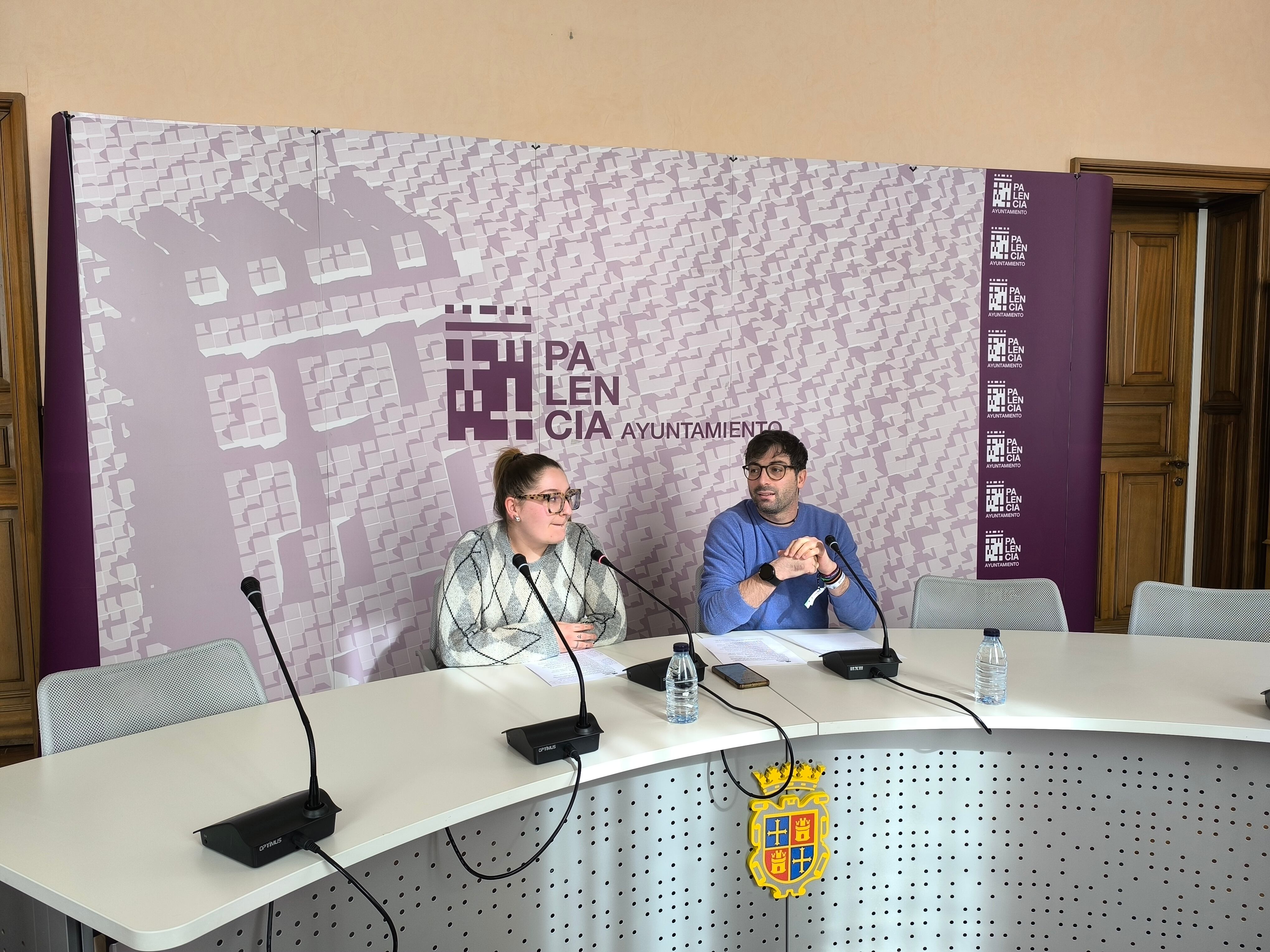 Alba Alonso y Rodrigo San Martín en el Ayuntamiento de Palencia