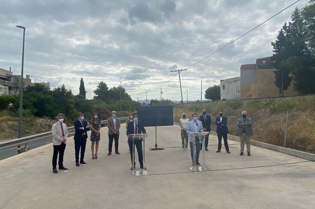 Rueda de prensa de Serrano y Gomez acompañados de la mayoría de sus concejales en Nonduermas