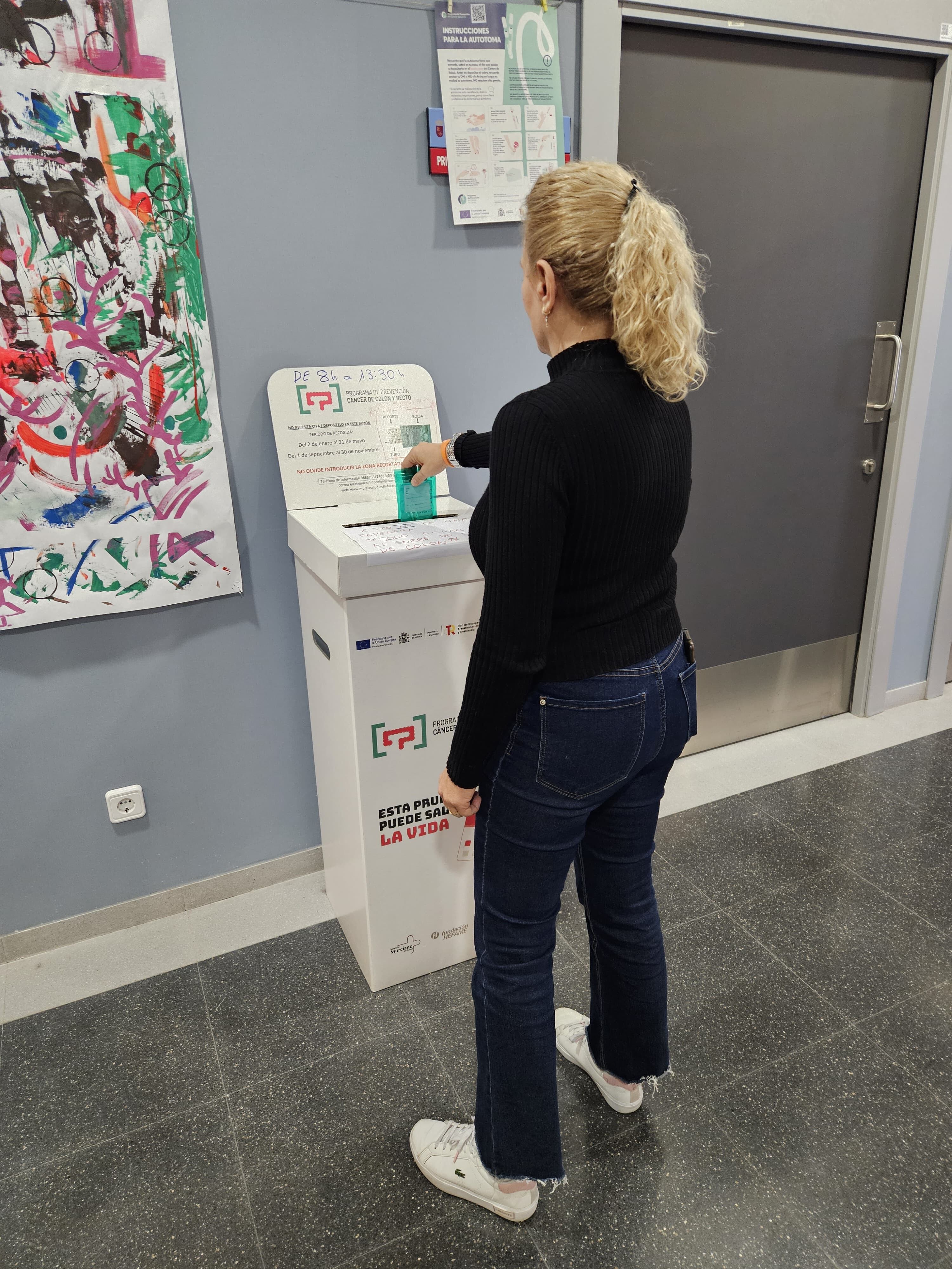 Las muestras del cribado de cáncer de colon se depositan en los buzones habilitados en los centros de salud