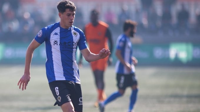 Roger Colomina, jugador del Hércules, frente al Torrent