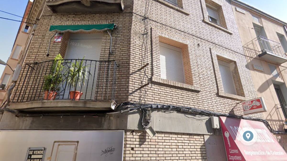 Desalojado un edificio en Delicias por el desprendimiento de cascotes