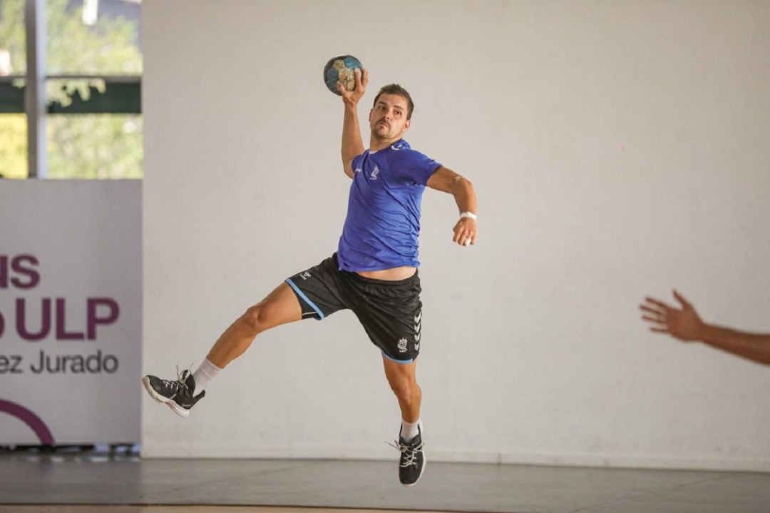 El lateral argentino durante una reciente sesión de preparación del Campeonato Centro-Sur en las instalaciones de la CAH.