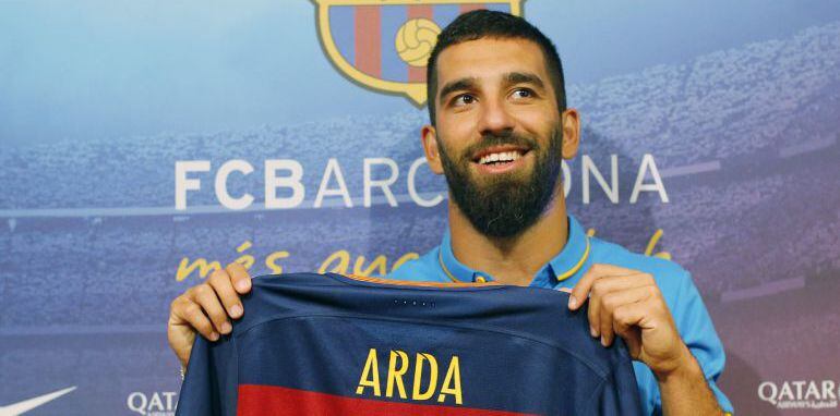El traspaso de Arda Turan del Atlético al Barcelona ha sido una de las principales operaciones del último mercado de fichajes.