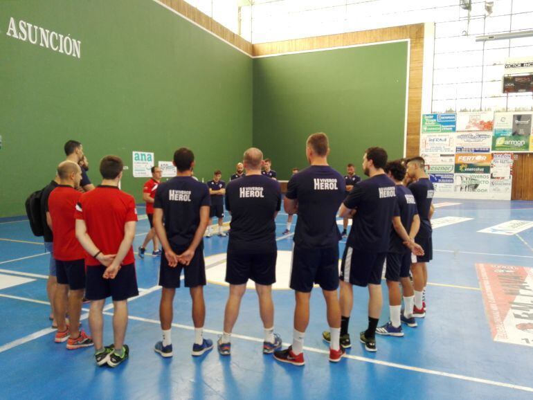 Gran primer ensayo de Balonmano Nava 