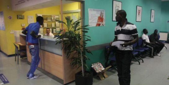 Inmigrantes en un centro de salud