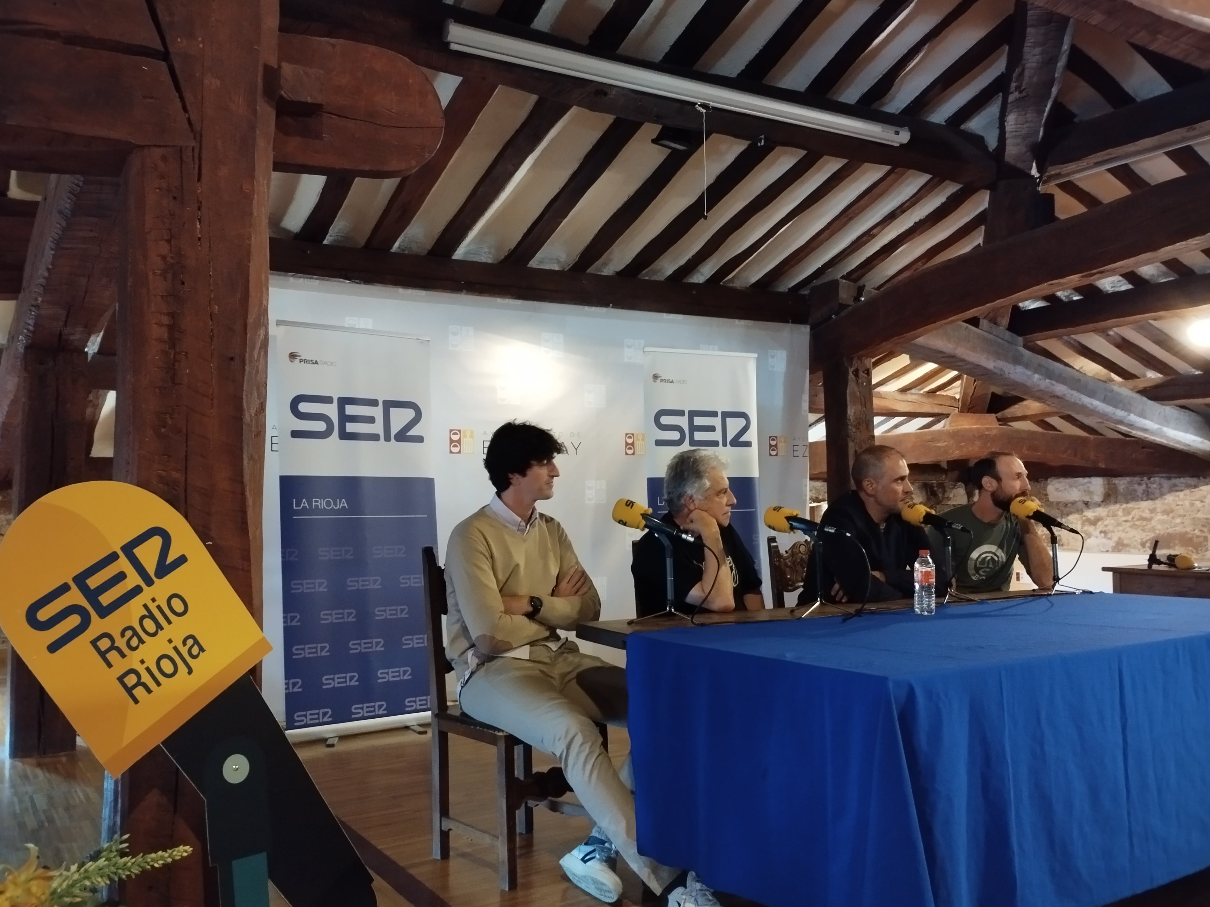 Ignacio Valgañón (Mantas Ezcaray), Jesús Pérez Caballero (Festival de Jazz de Ezcaray), Pablo Villaverde (Escuela de Deportes de Invierno de Valdezcaray - EDIV) y Juan José Arguisjuela (Silvestres Ezcaray) en SER Conversa Turismo La Rioja.