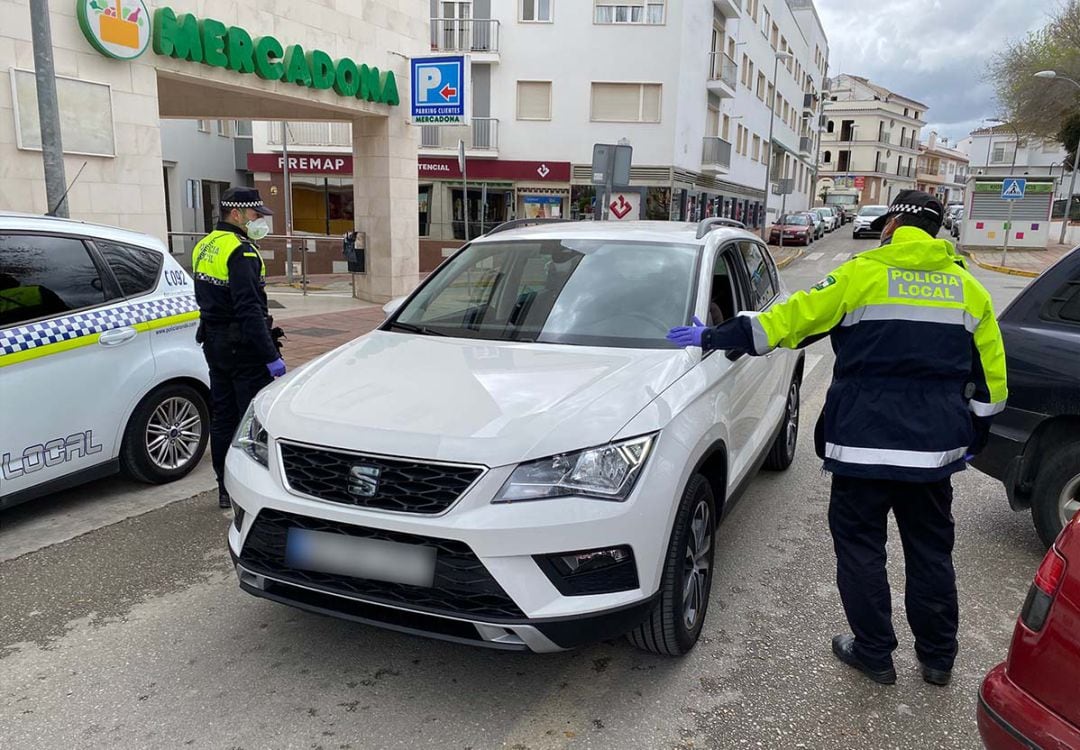 Control de la Policía Local en la barriada de San Rafael