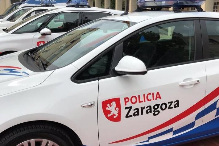 Coches aparcados de la Policía Local - Archivo