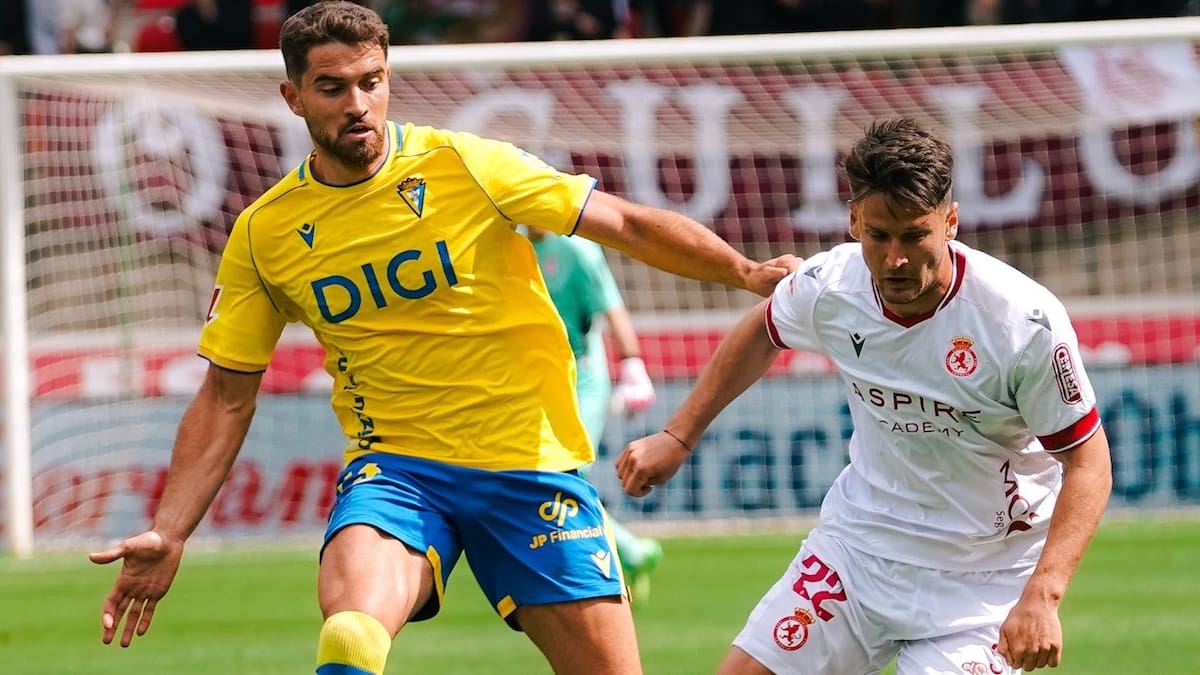 El Cádiz pone en su sitio a la Cultural (2-2)