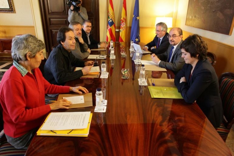 Reunión del Presidente de Aragón, Javier Lambá, el consejero de Desarrollo Rural, Joaquín Olona, y la directora del Instituto del Agua, Inés Torralba, con la RAPA para abordar la reforma del ICA