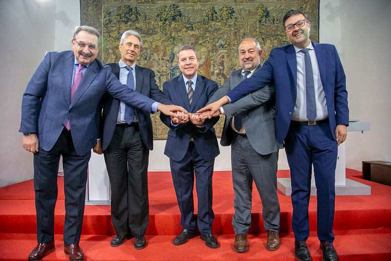 Firma del convenio con la UCLM y la Universidad de Alcalá