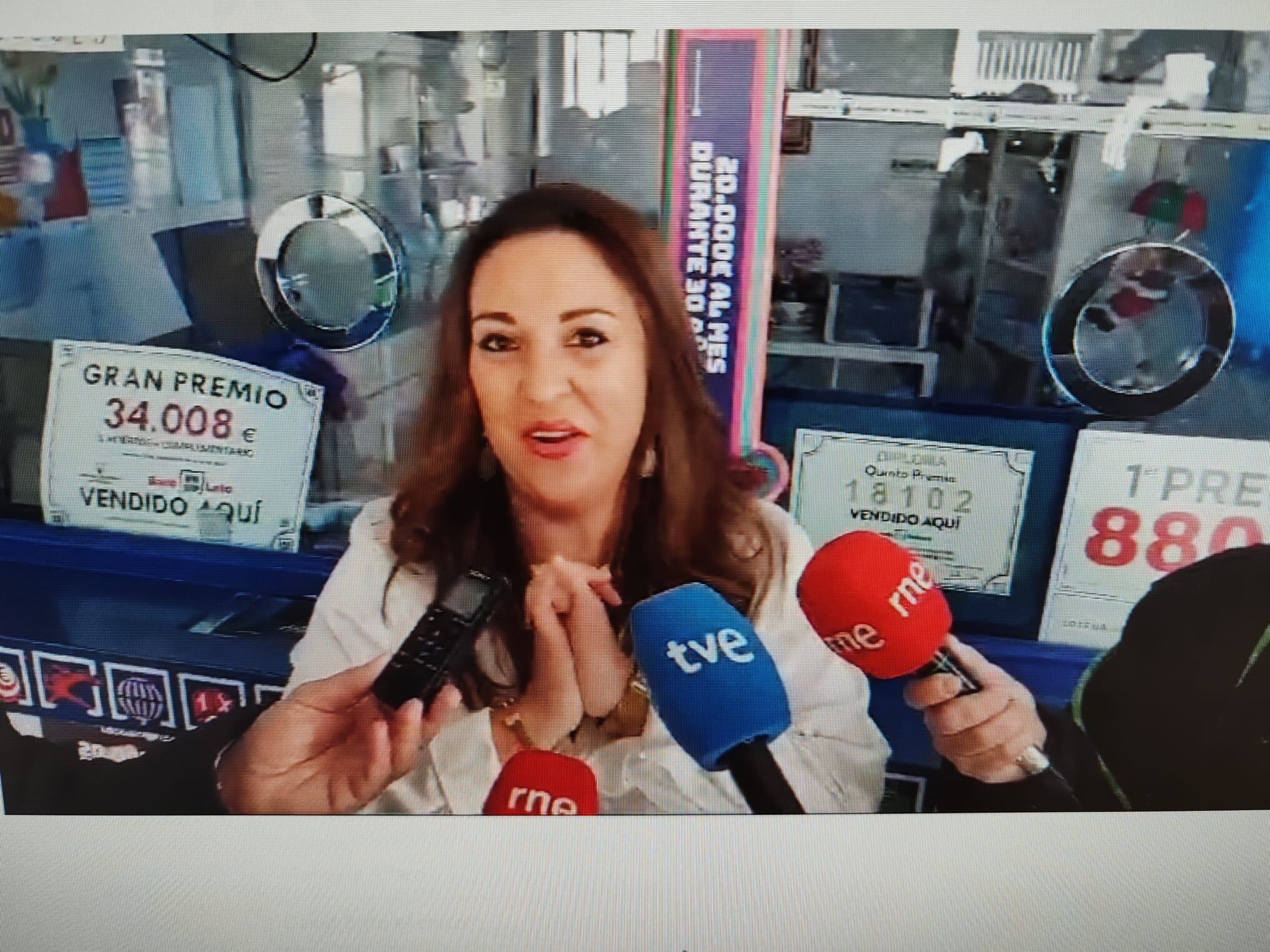 Manuela Alfaro es la propietaria de la administración almendralejense que ha vendido un décimo del primer premio del &#039;El Niño&#039;. Foto: Paco Galeano